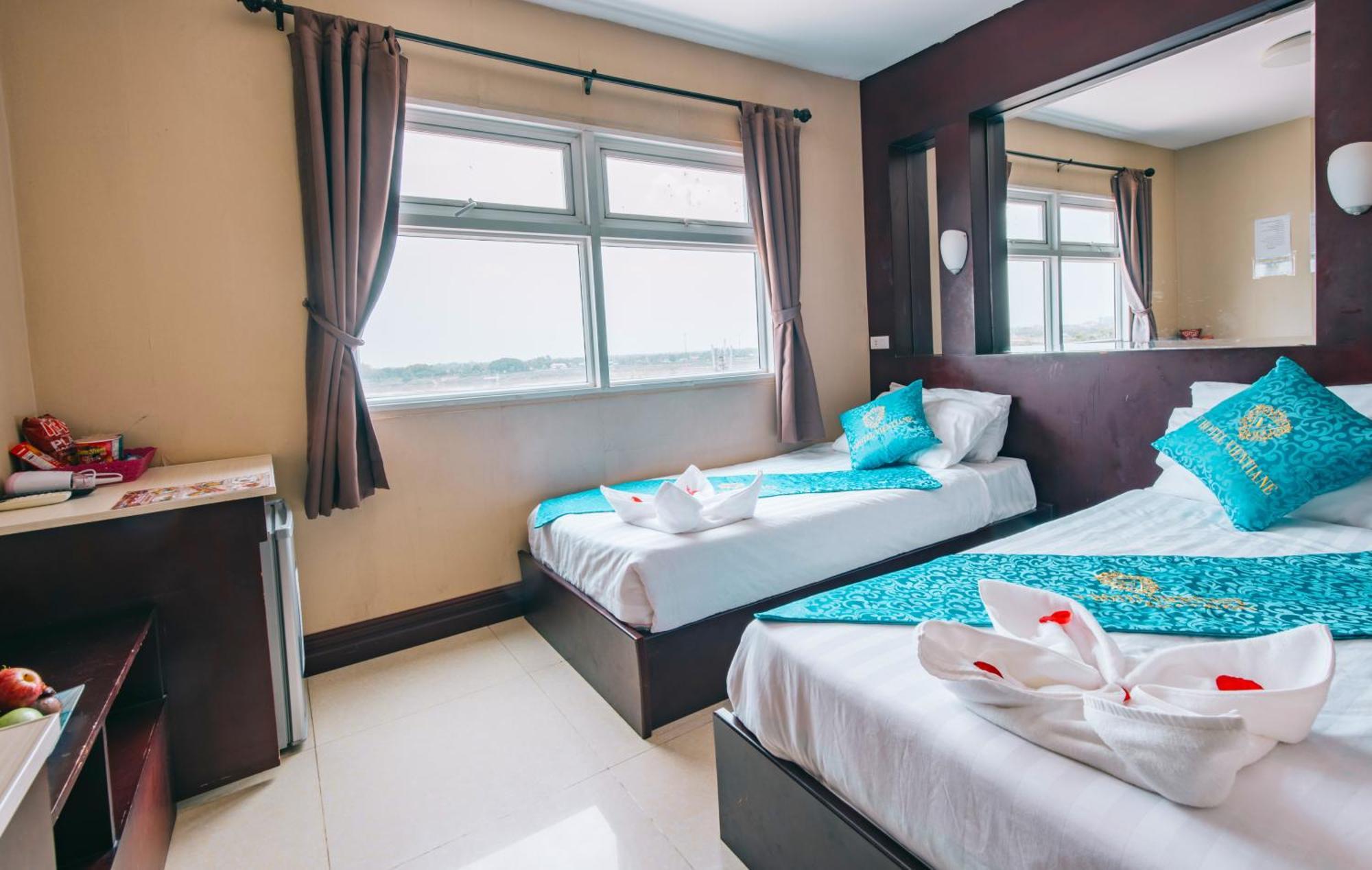 V Hotel В'єнтьян Екстер'єр фото