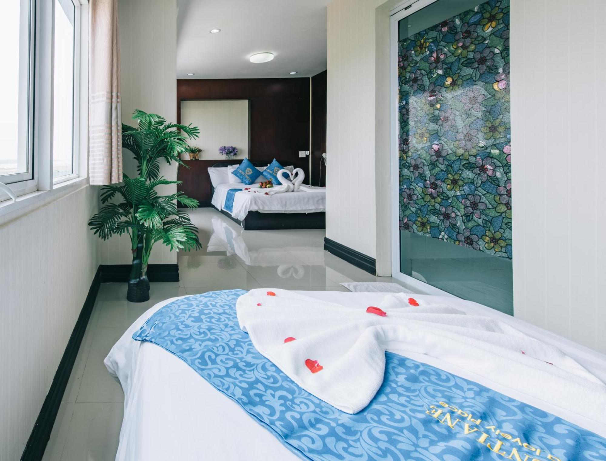 V Hotel В'єнтьян Екстер'єр фото