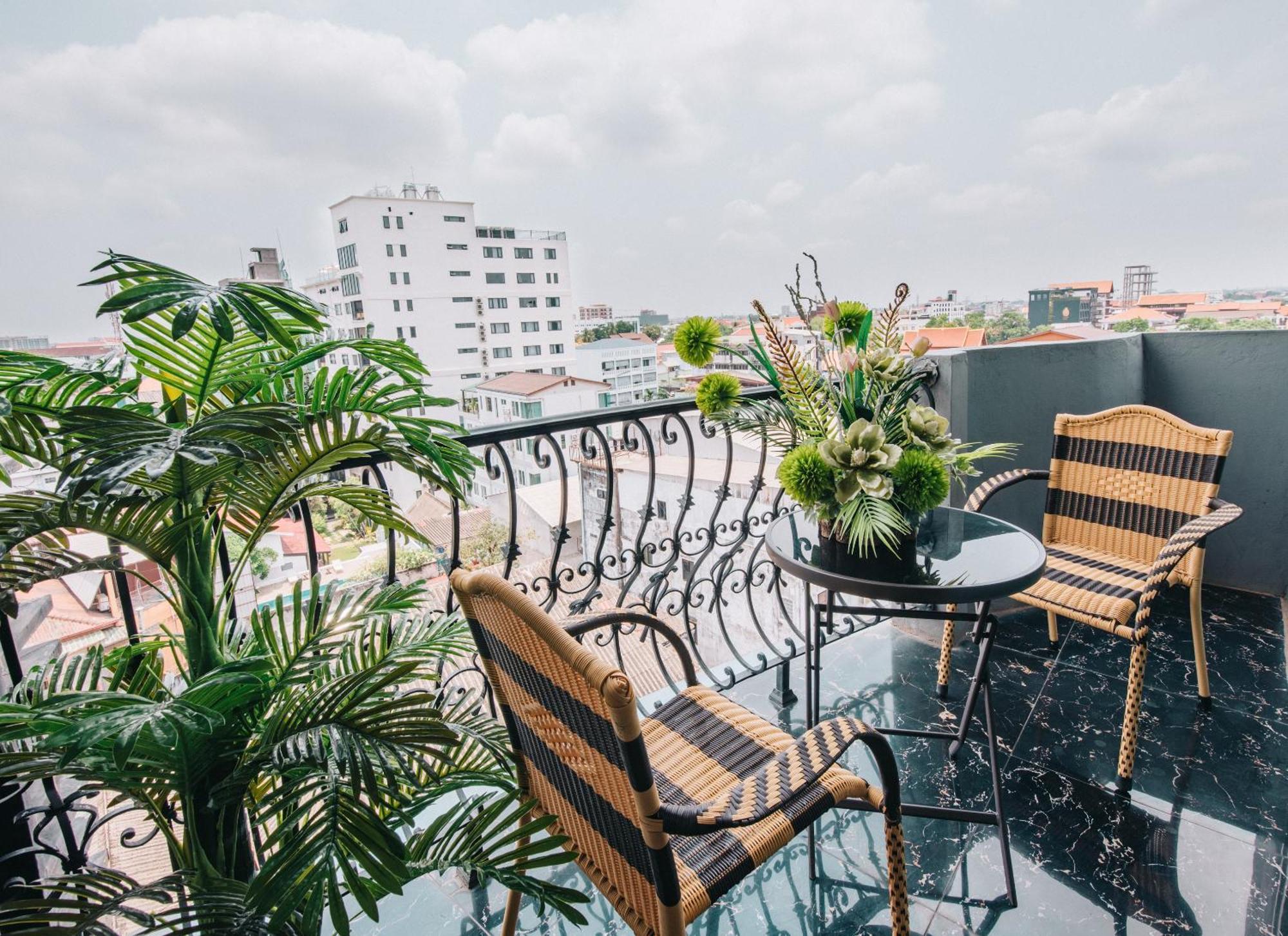 V Hotel В'єнтьян Екстер'єр фото